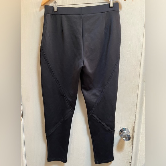 Rock & Republic Scuba Leggings. - Picture 4 of 4